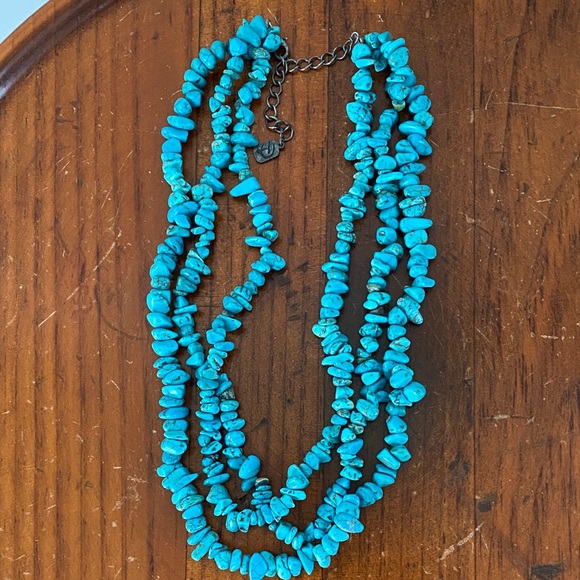 Elegant Turquoise Beaded Necklace - Picture 5 of 7